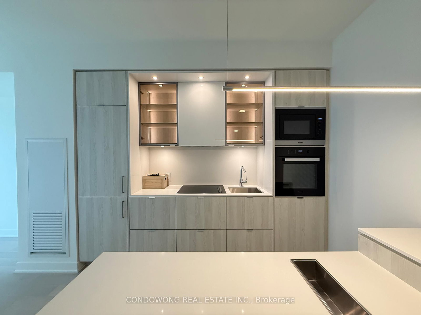 11 Yorkville Avenue, Unit 3105 - Photo 2