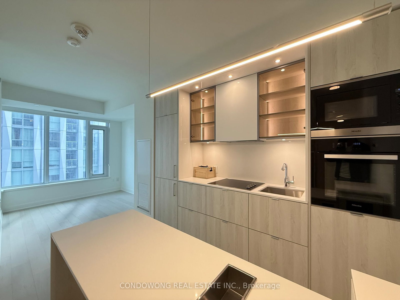 11 Yorkville Avenue, Unit 3105 - Photo 3