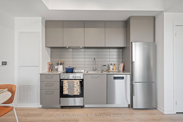 1513 - 101 Roehampton Avenue