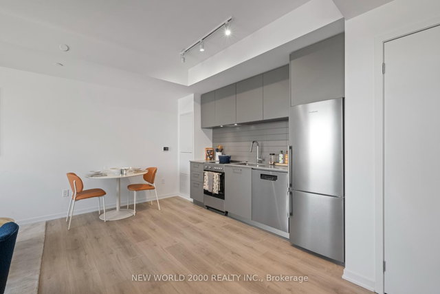 1513 - 101 Roehampton Avenue