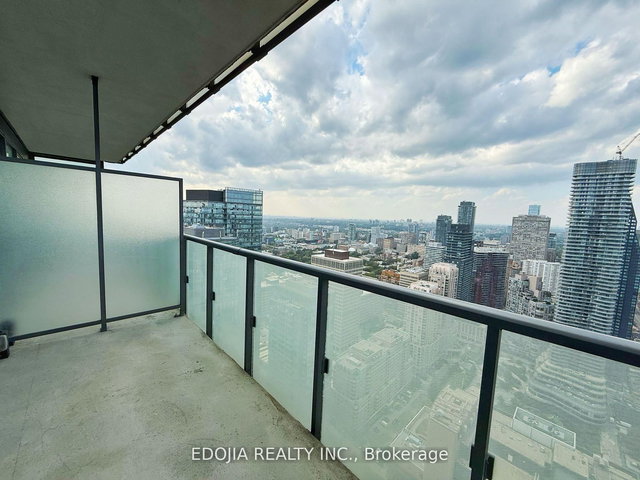 4905 - 15 Grenville Street