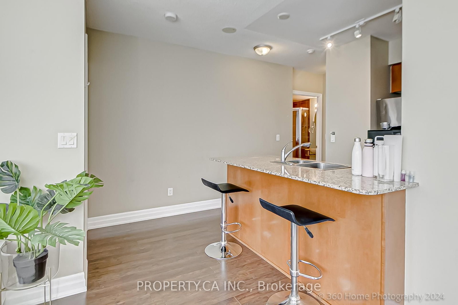 8 Scollard Street • #702 • Toronto, ON photo 13