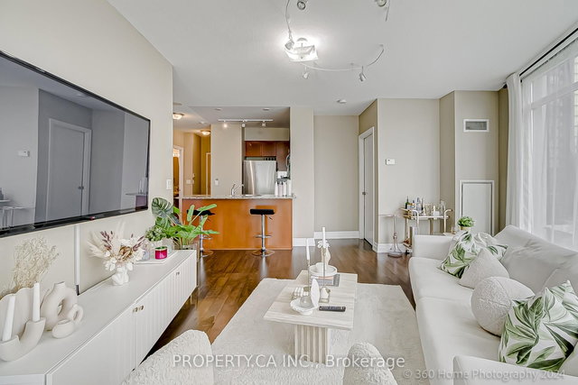 702 - 8 Scollard Street