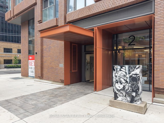 PH04 - 2 Augusta Avenue