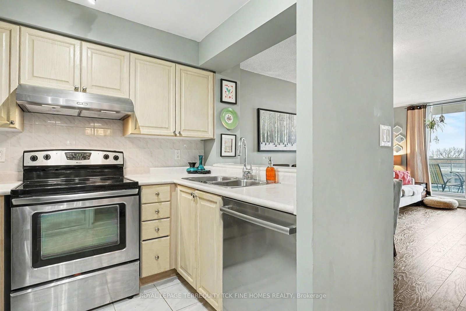 398 Eglinton Avenue E, Unit 1009 - Photo 7