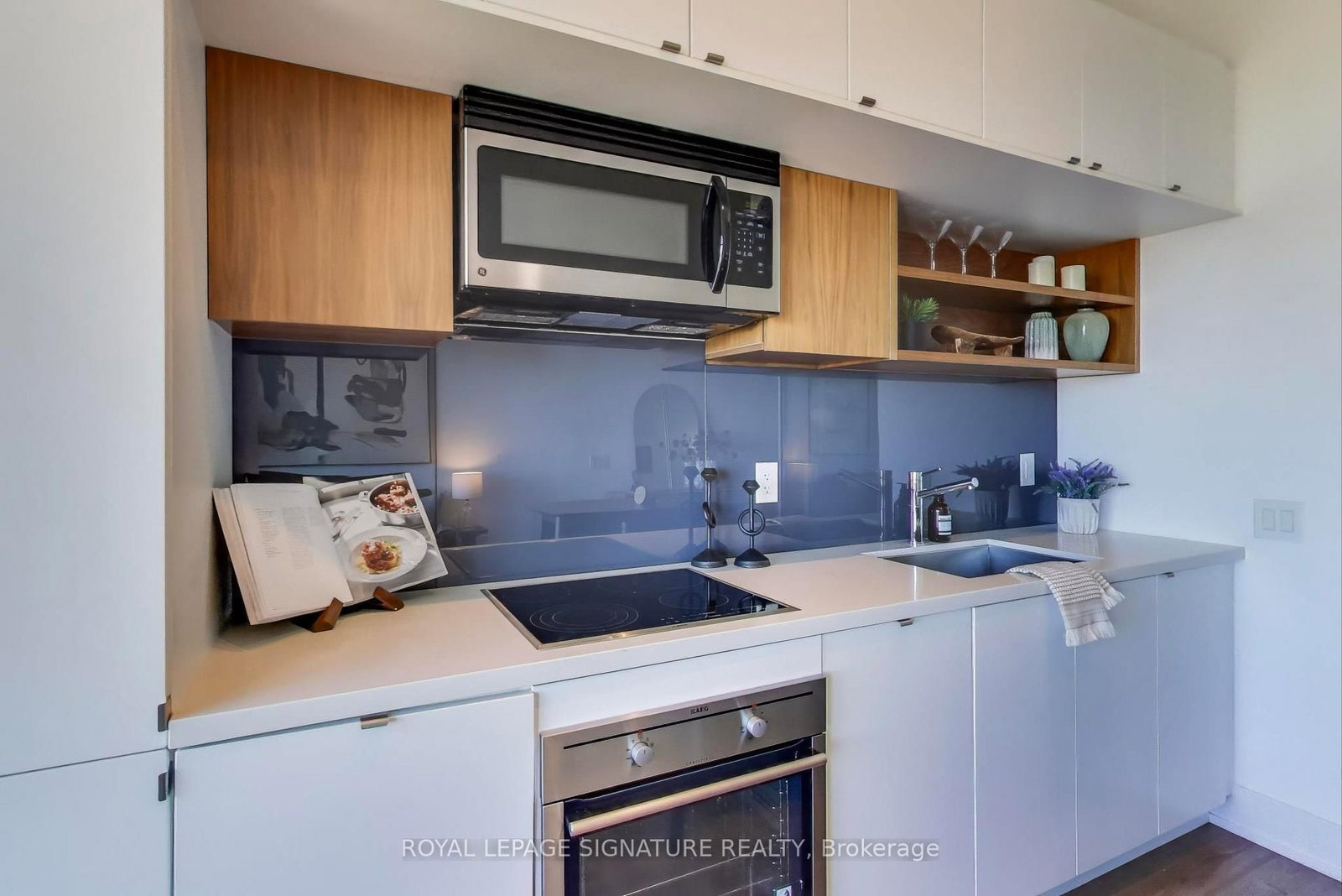 Condo for sale at 1826-111 St Clair Avenue, Toronto, Ontario, M4V 1N5 - Yonge-St. Clair - MLS: C13009794