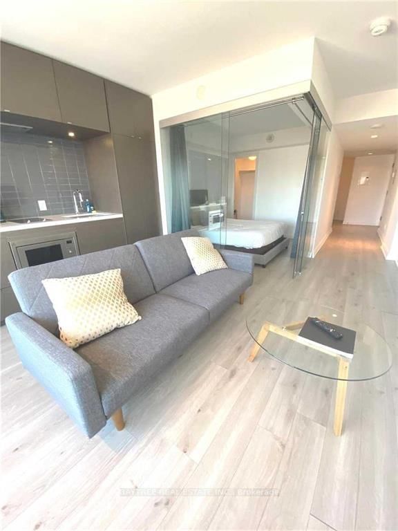 920 - 155 Yorkville Avenue