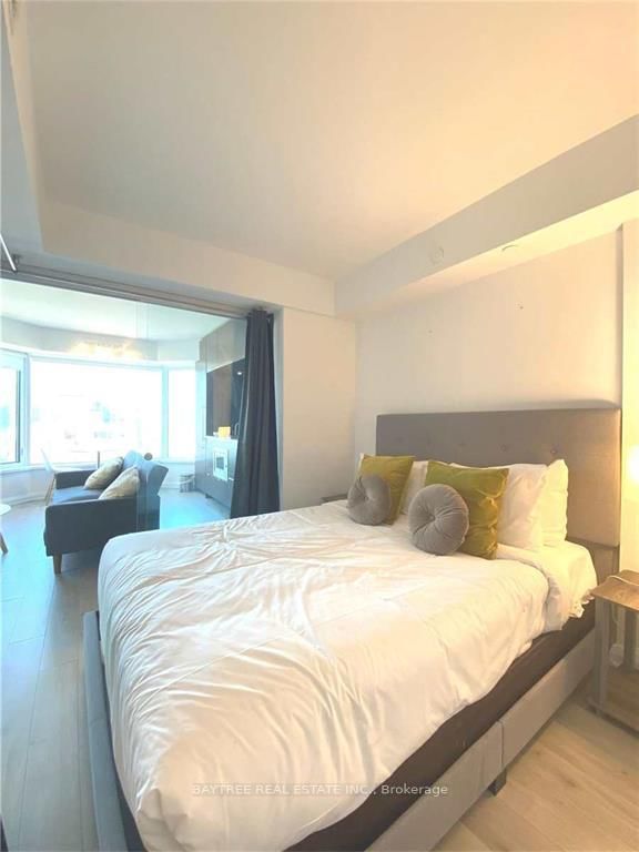 155 Yorkville Avenue, Unit 920 - Photo 3