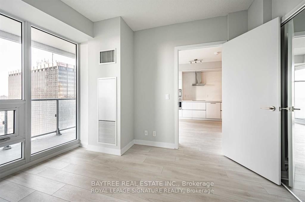 2221 Yonge Street, Unit 4006 - Photo 10