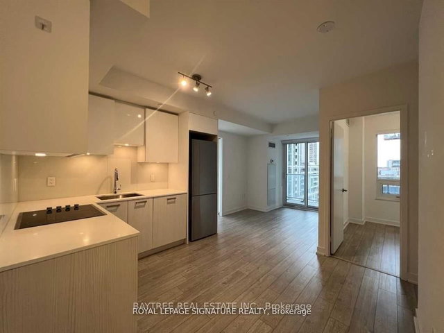 912 - 195 Redpath Avenue