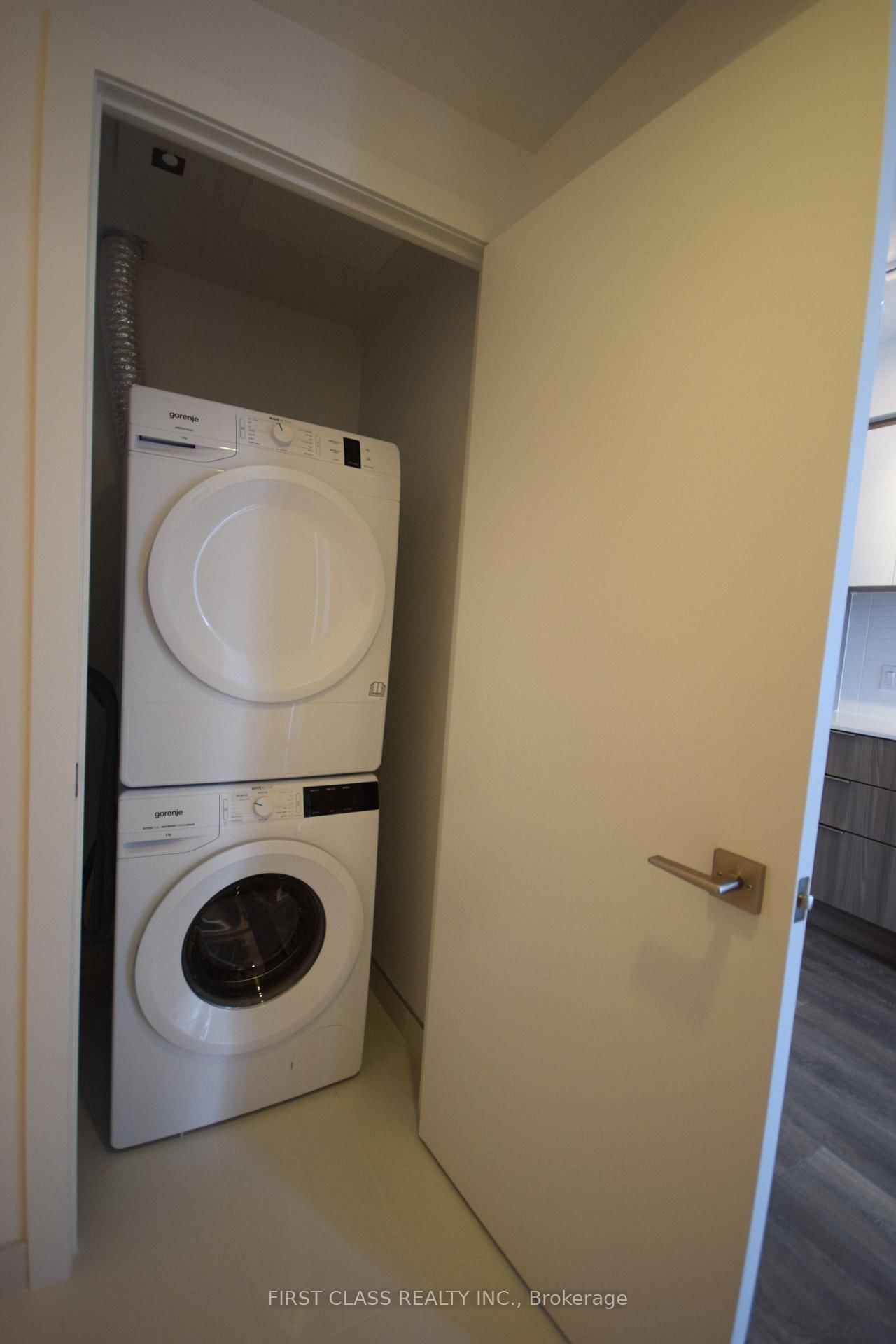 159 Wellesley Street E, Unit 2011 - Photo 23