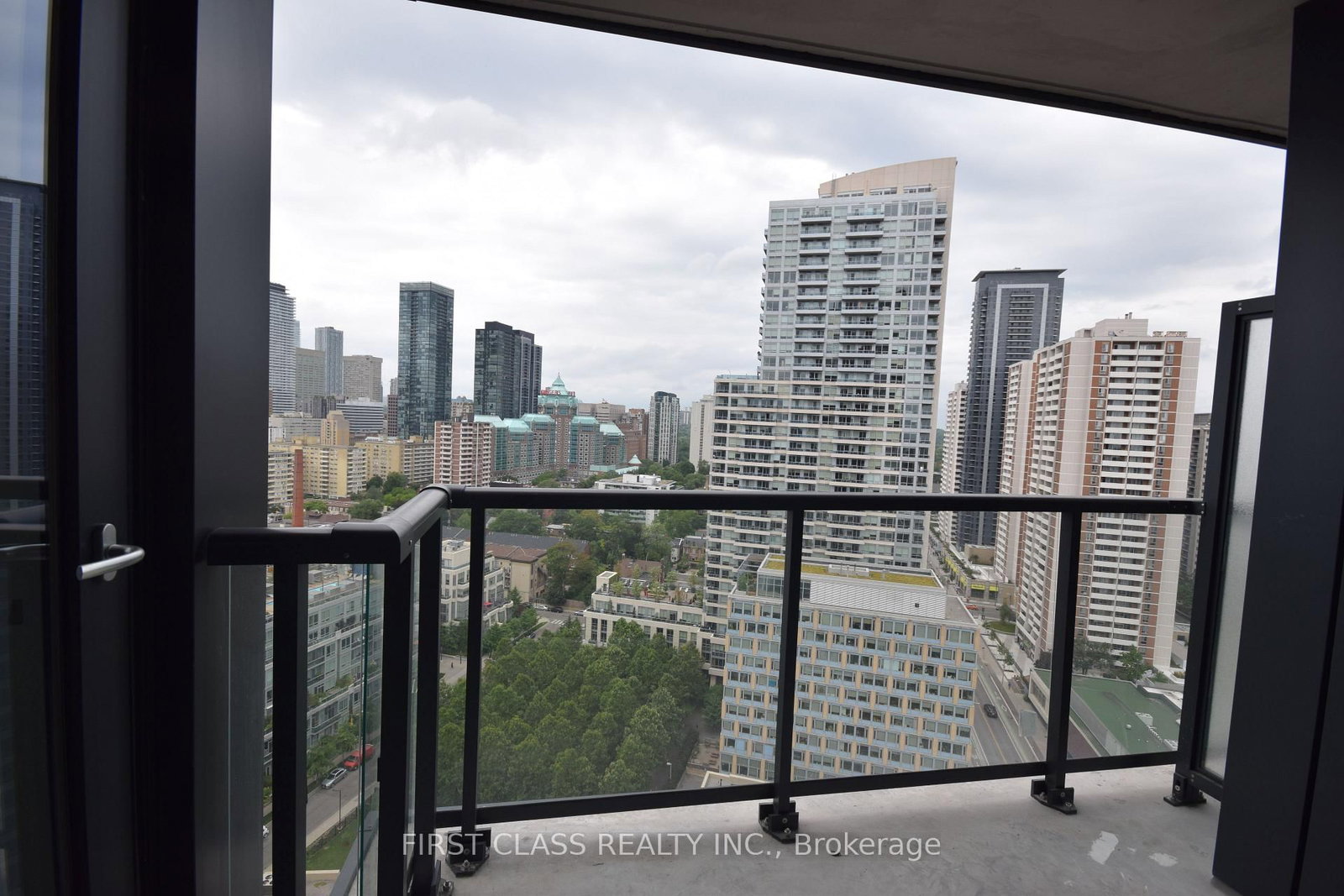 159 Wellesley Street E, Unit 2011 - Photo 24