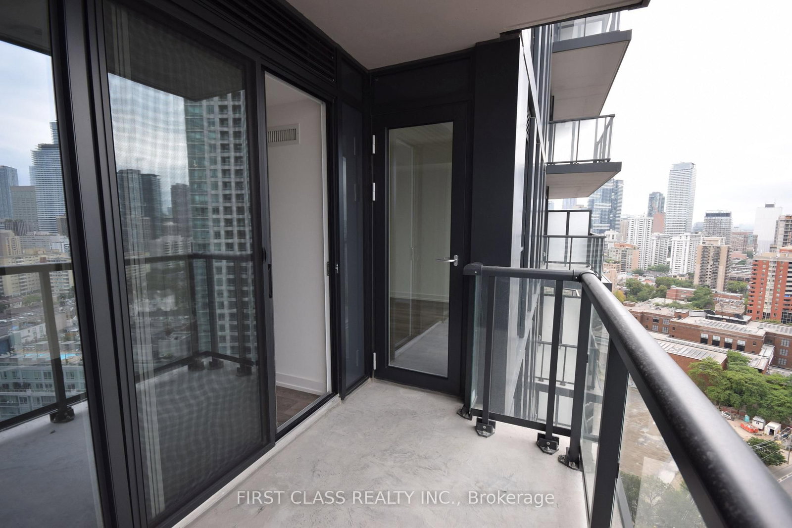 159 Wellesley Street E, Unit 2011 - Photo 25