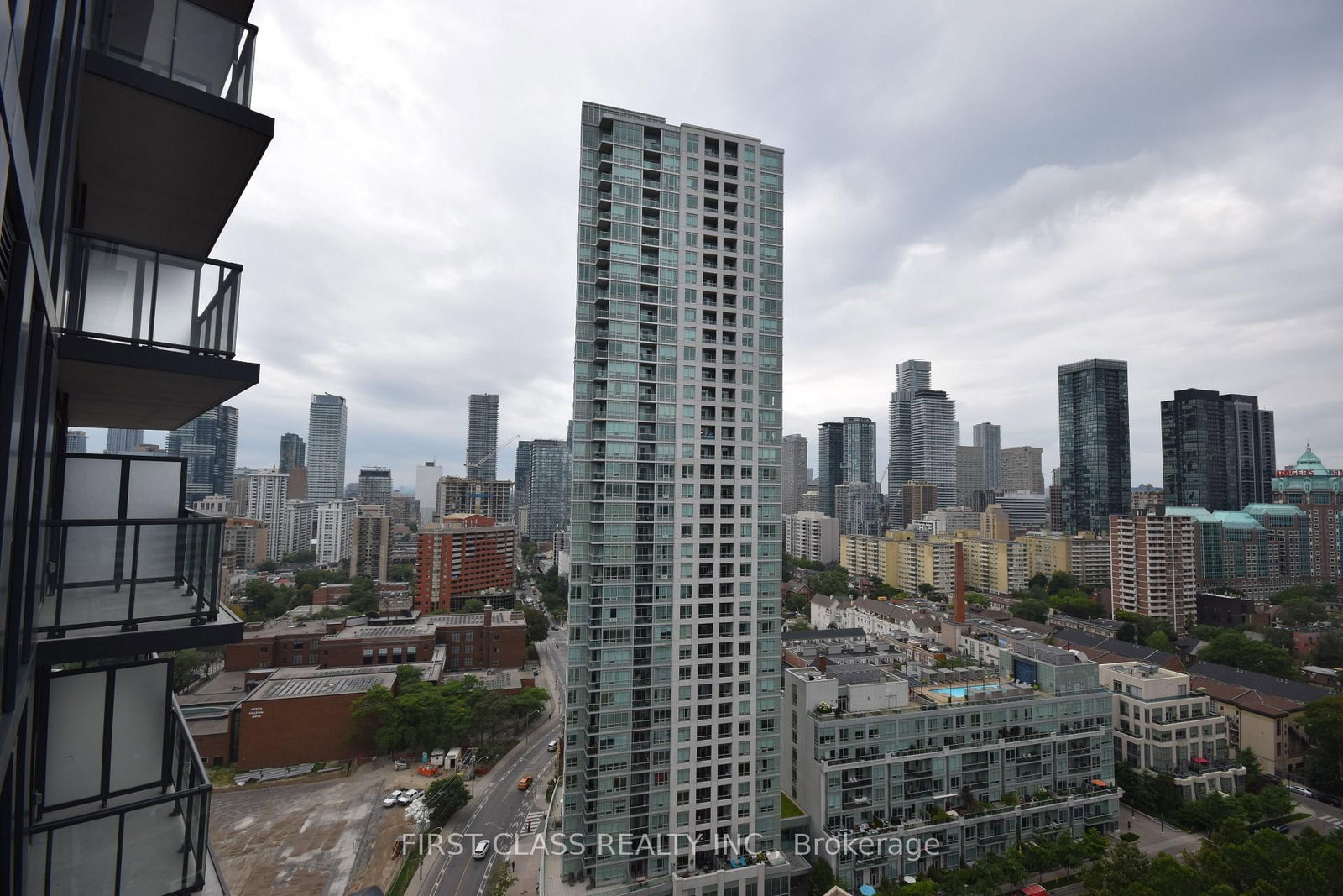 159 Wellesley Street E, Unit 2011 - Photo 26