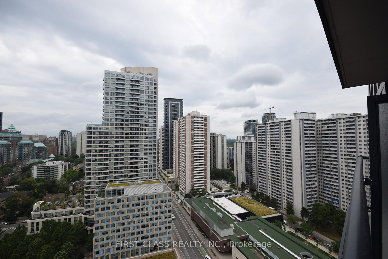 159 Wellesley Street E, Unit 2011 - Photo 28