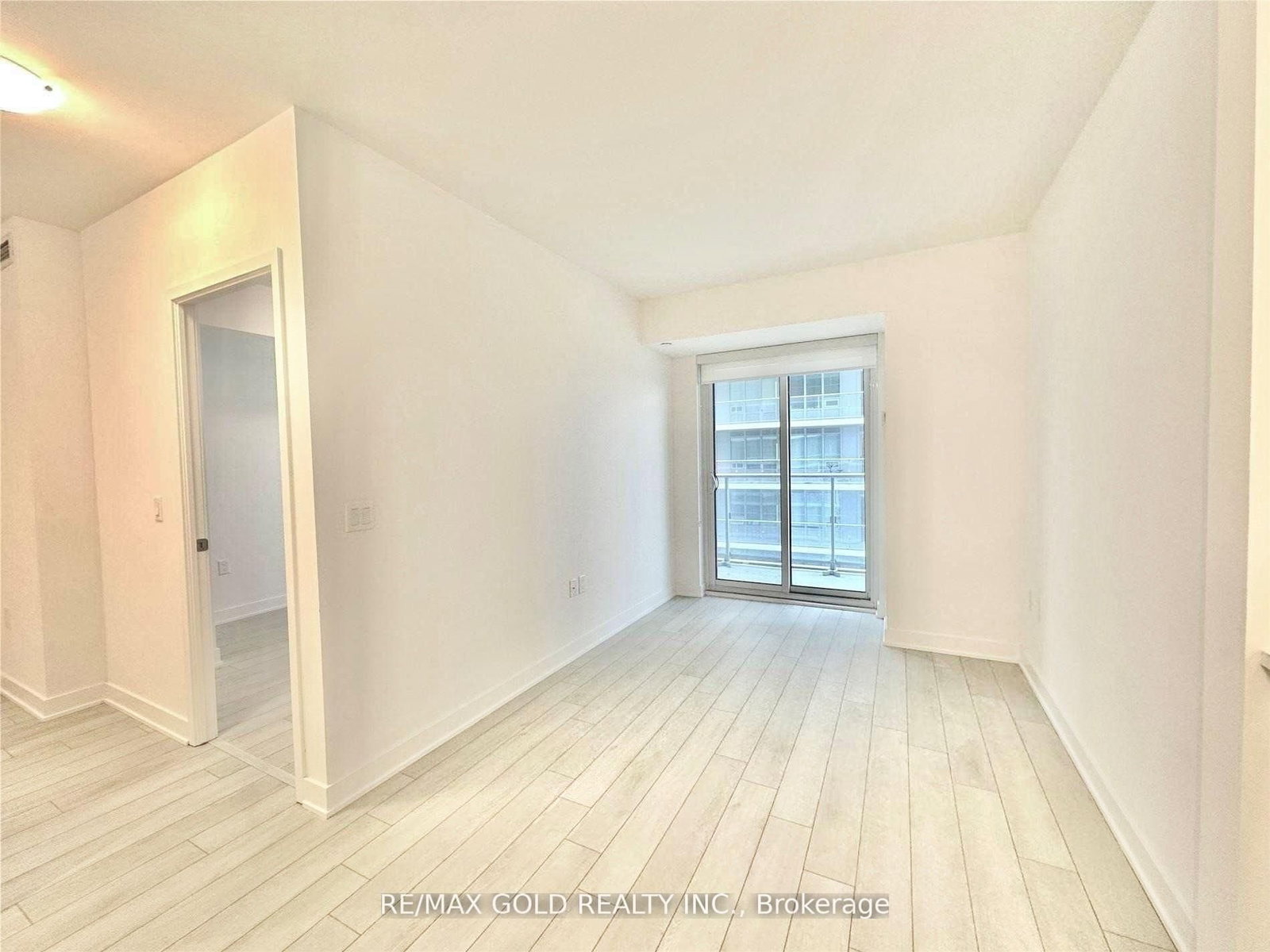 195 redpath Avenue, Unit 3301 - Photo 5