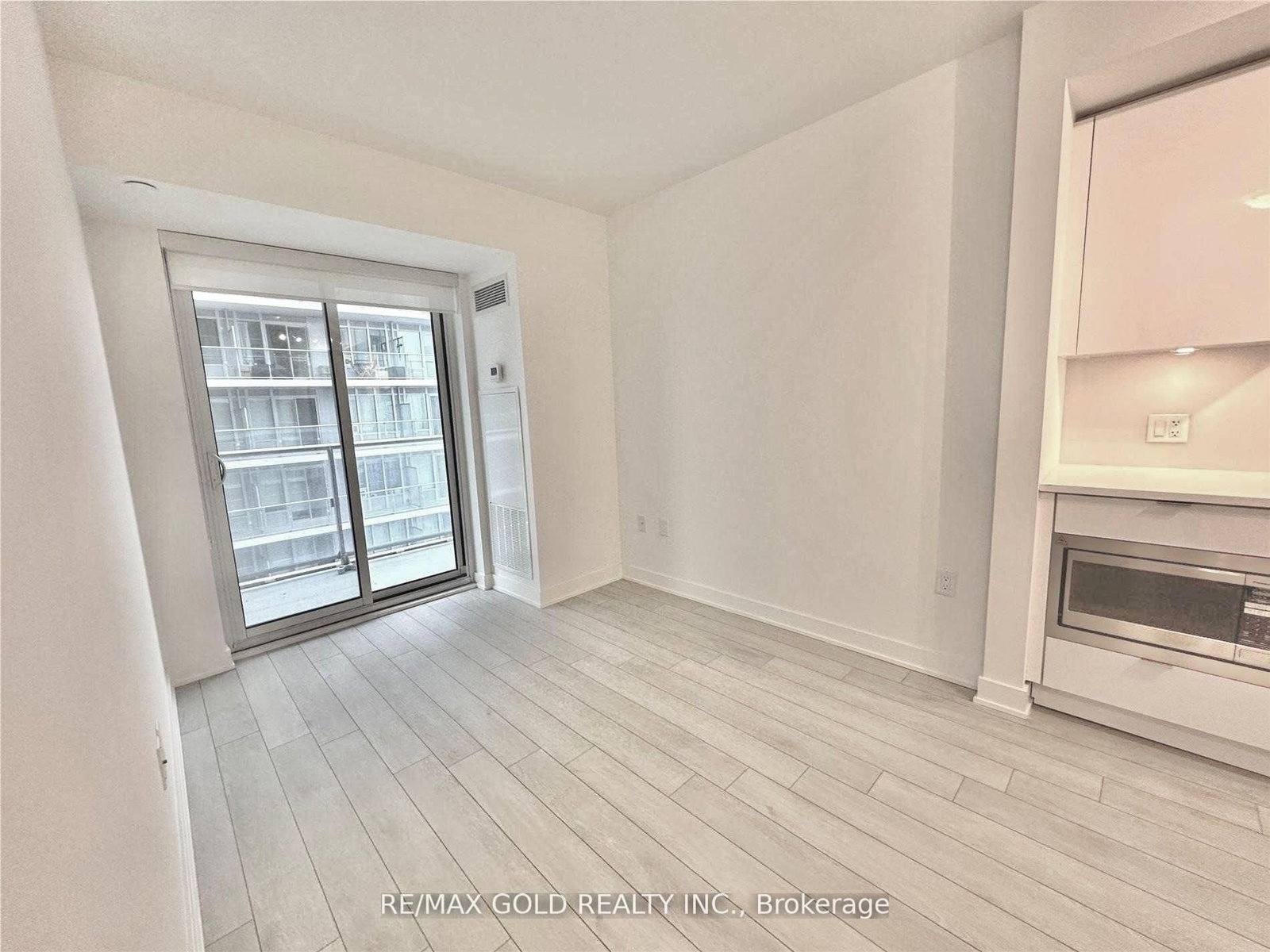 195 redpath Avenue, Unit 3301 - Photo 8