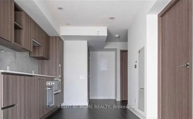 3205 - 17 BATHURST Street