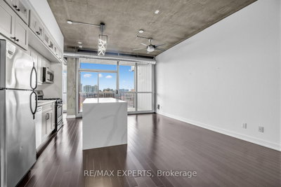 902-60 Bathurst Street, Toronto, Ontario