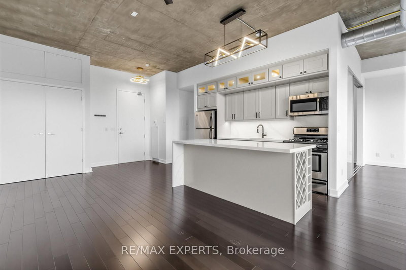 902 - 60 Bathurst St, Toronto, M5V 2P7 | Image 3