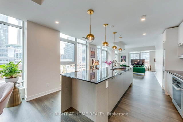 807 - 30 Nelson Street