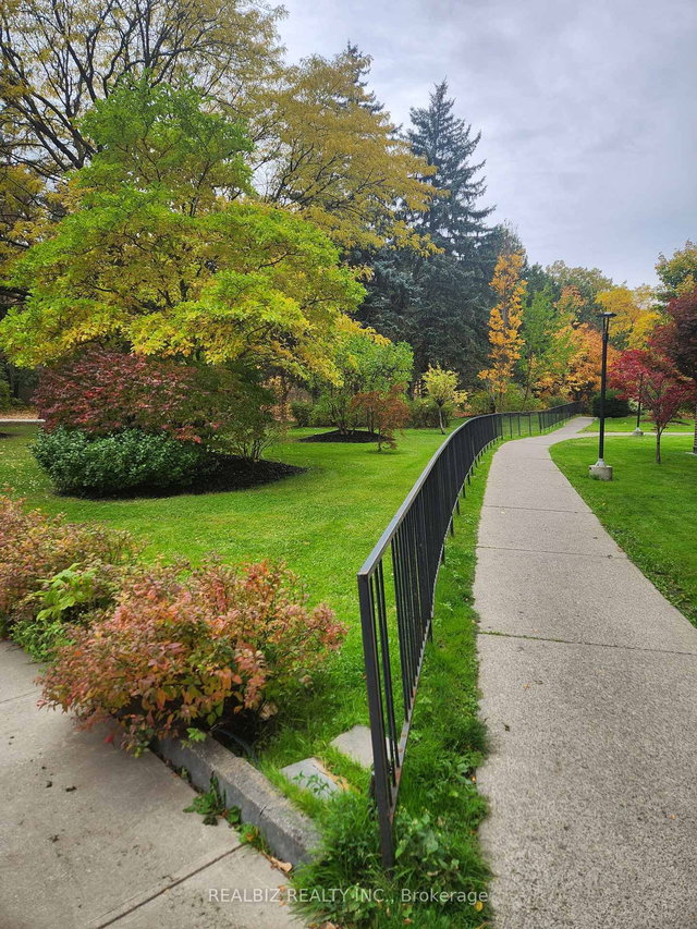 110 - 5 Shady Golfway