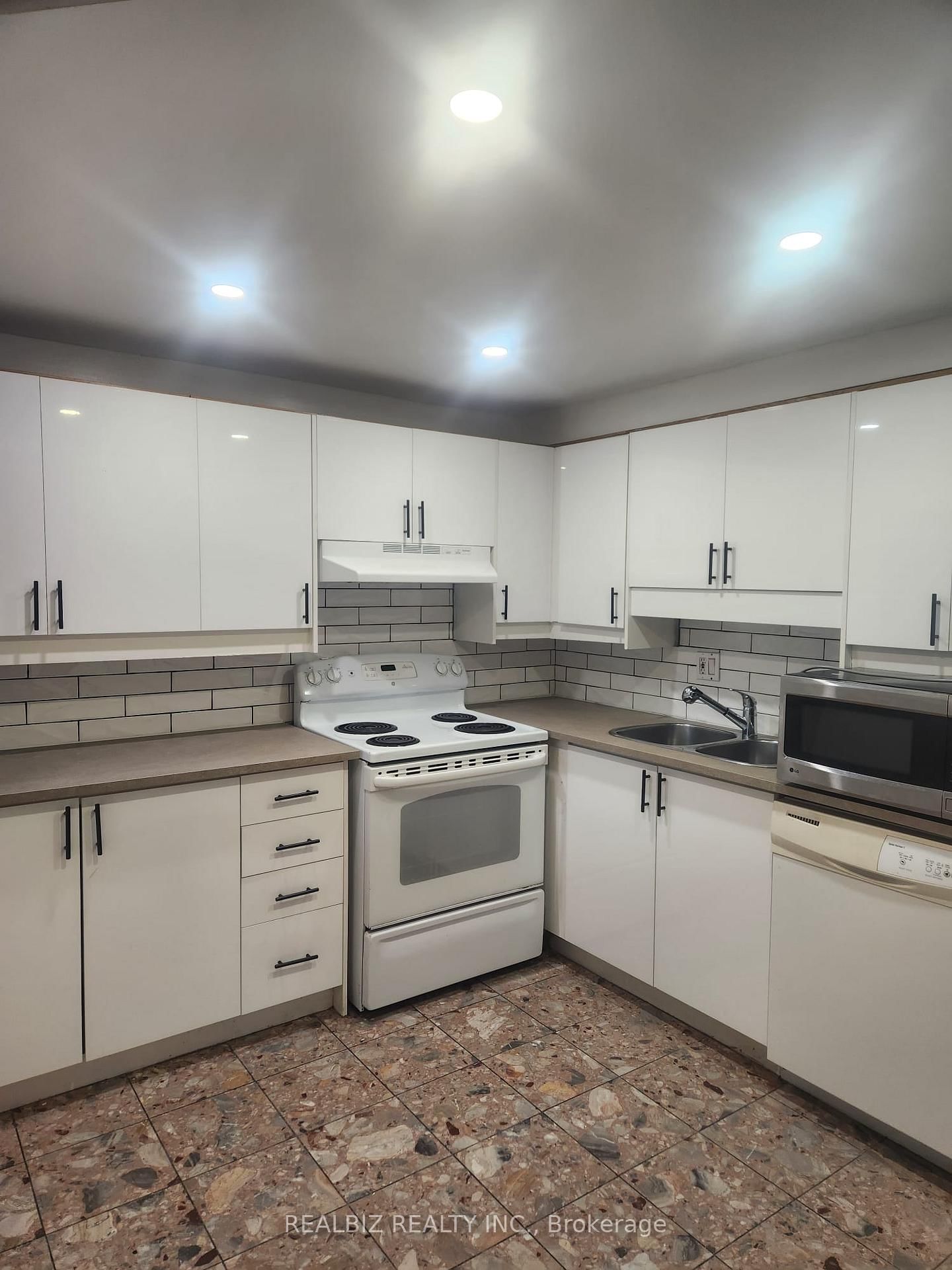 5 Shady Golfway, Unit 110 - Photo 7