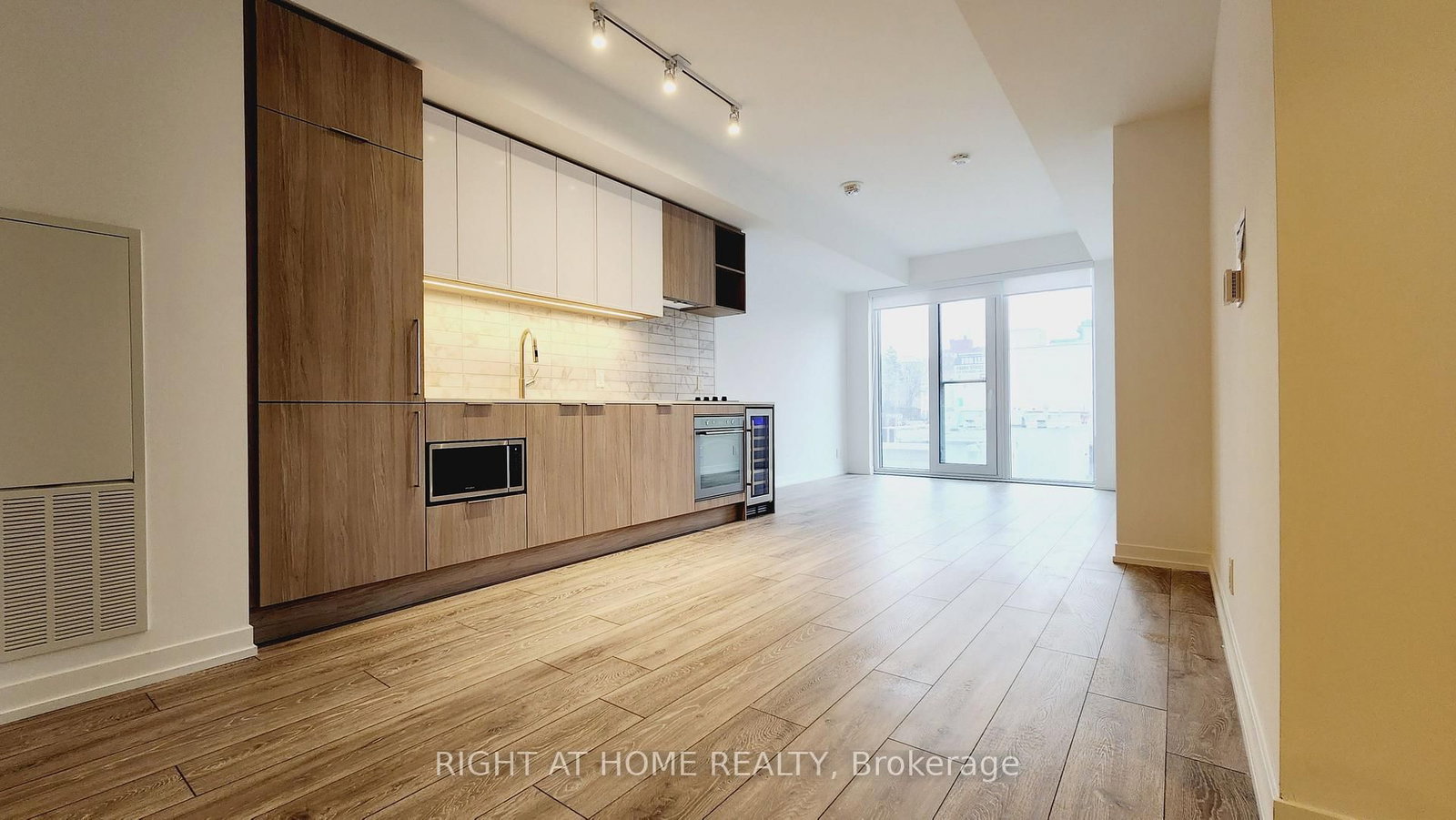 2020 Bathurst Street, Unit 536 - Photo 2