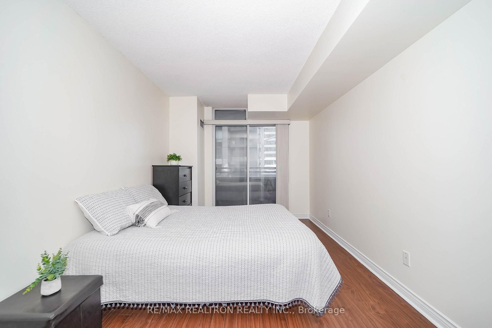 256 Doris Avenue, Unit 511 - Photo 16