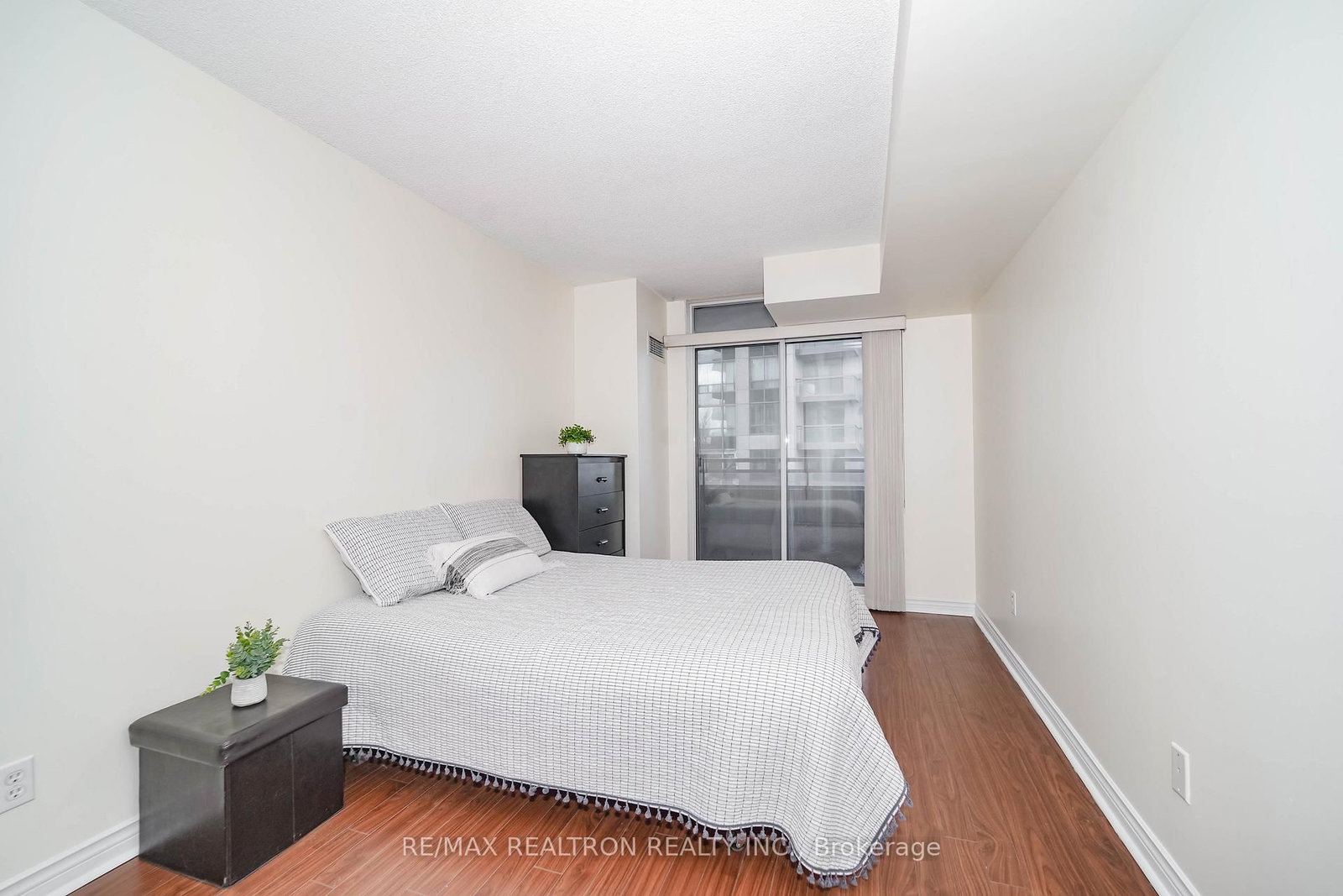 256 Doris Avenue, Unit 511 - Photo 17