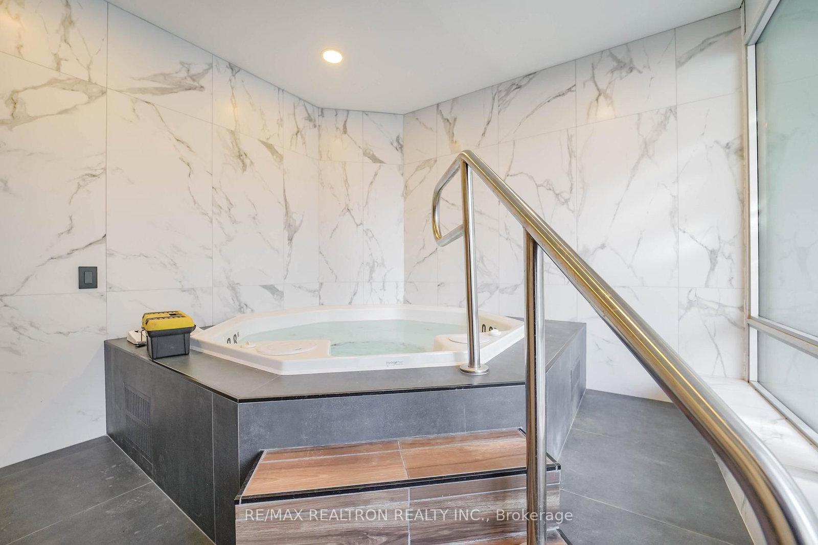 256 Doris Avenue, Unit 511 - Photo 20