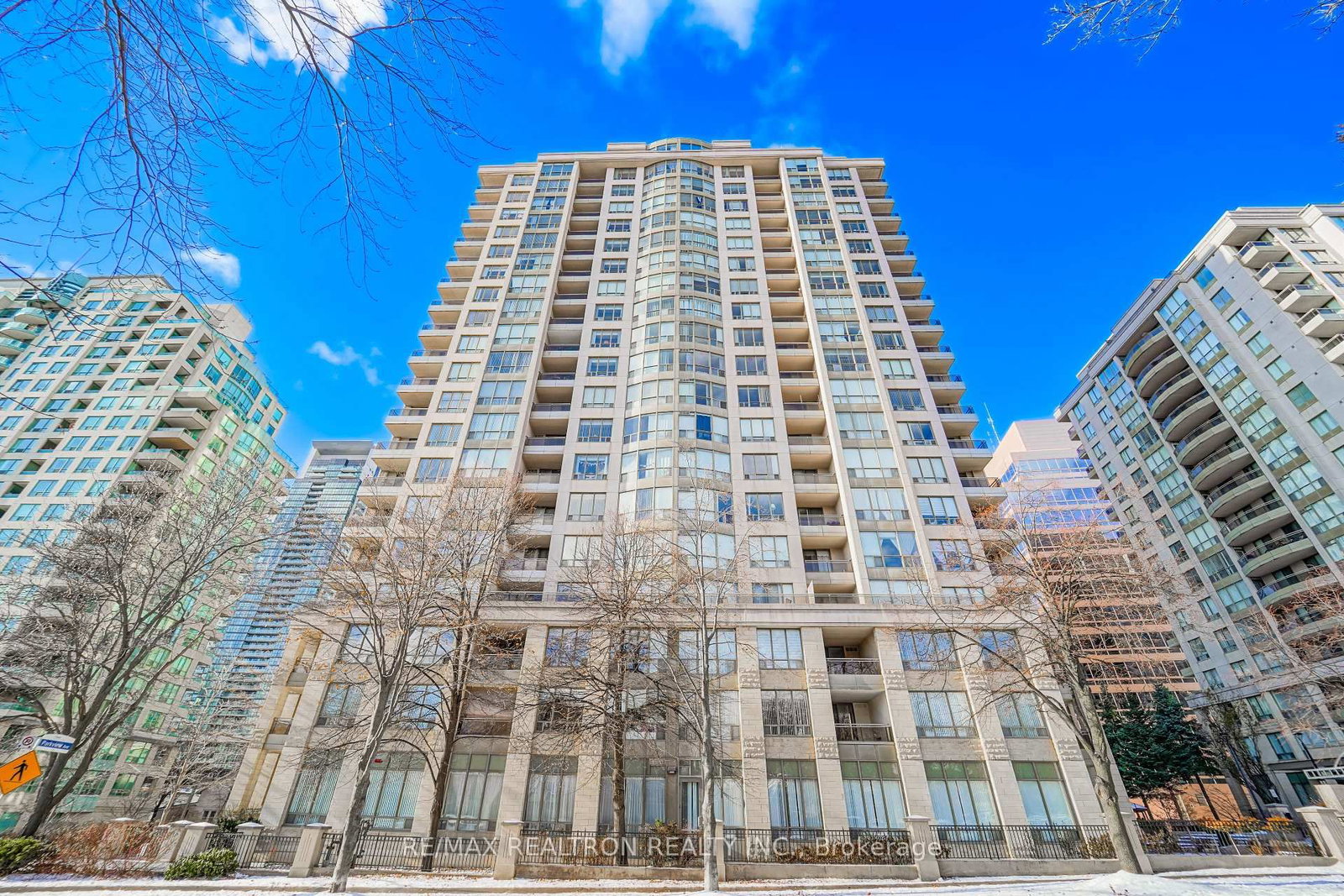256 Doris Avenue, Unit 511 - Photo 6