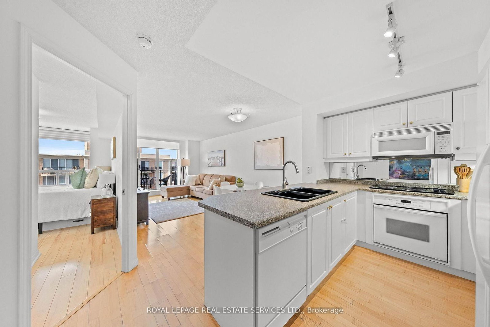 18 Wanless Avenue, Unit 606 - Photo 7