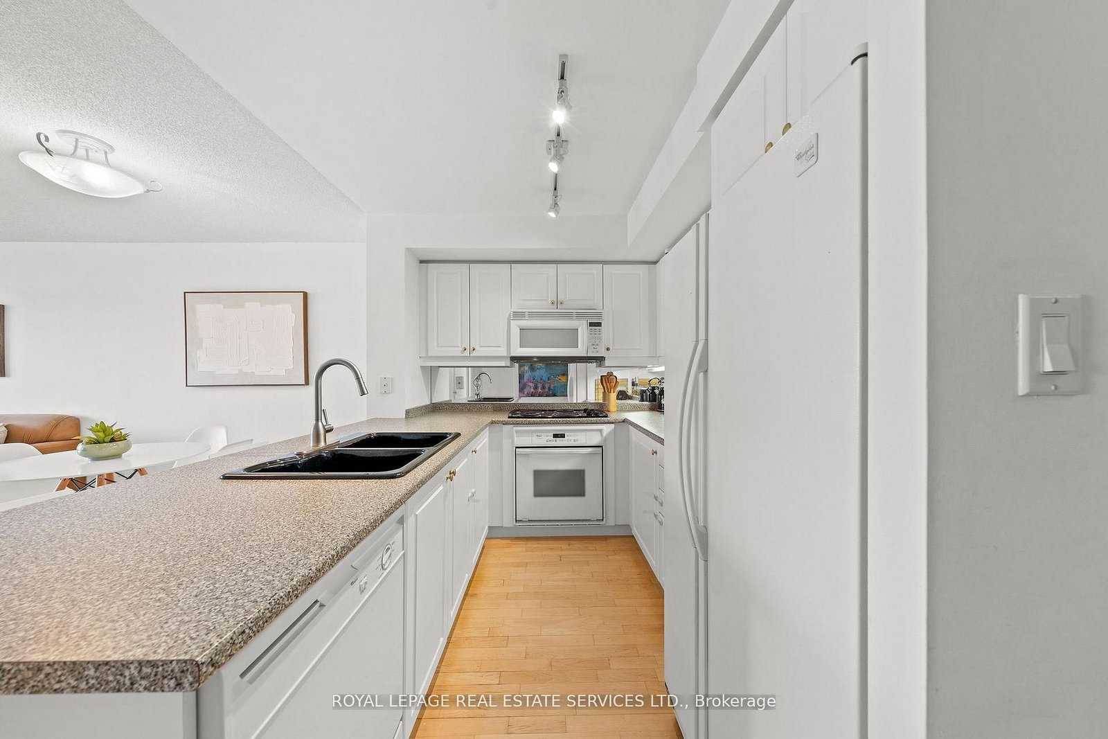 18 Wanless Avenue, Unit 606 - Photo 8