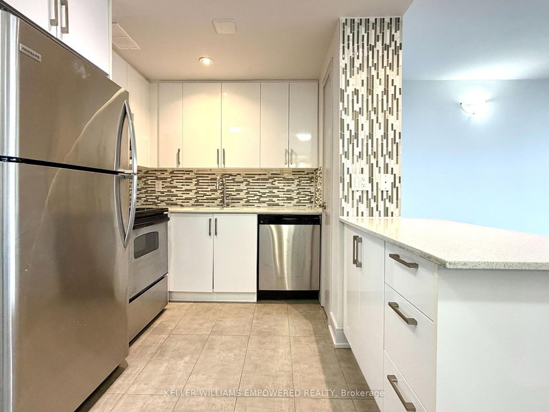 home for lease on 608-225 Davisville Avenue