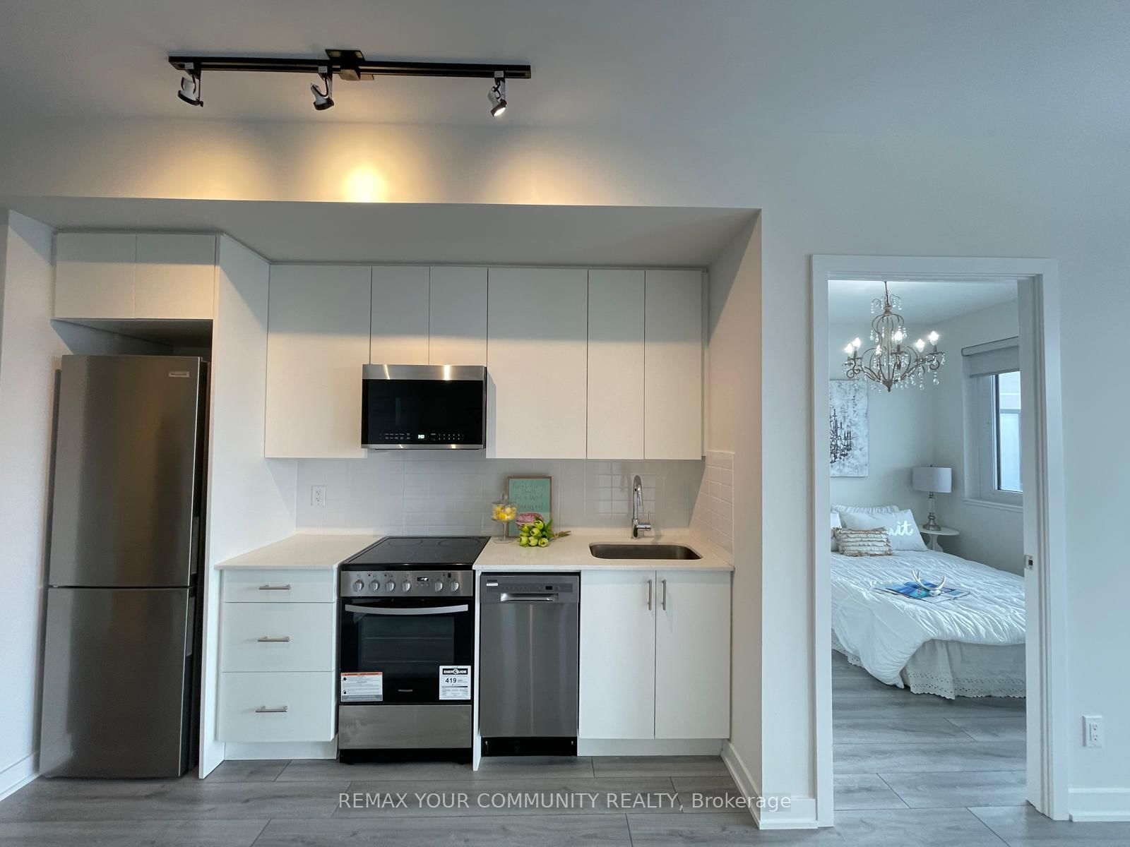 15 Ellerslie Avenue, Unit 806 - Photo 8