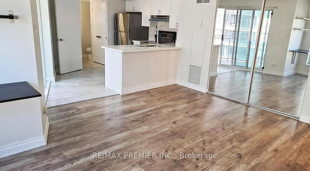 719 - 600 Queens Quay W