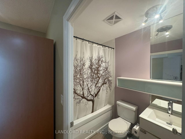 1620 - 111 Elizabeth Street