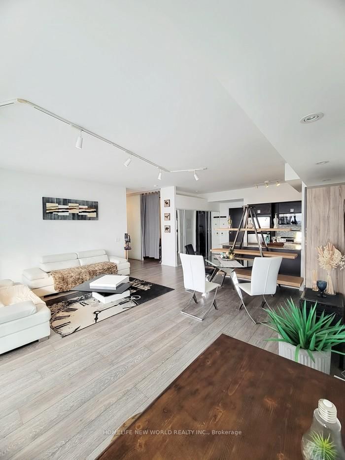 33 Charles St E #2706, Toronto, Ontario