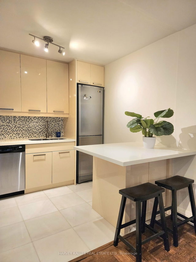 208 - 60 Montclair Avenue