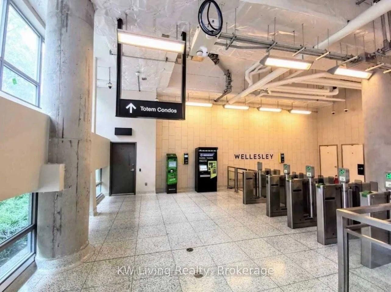 17 Dundonald Street, Unit 509 - Photo 3