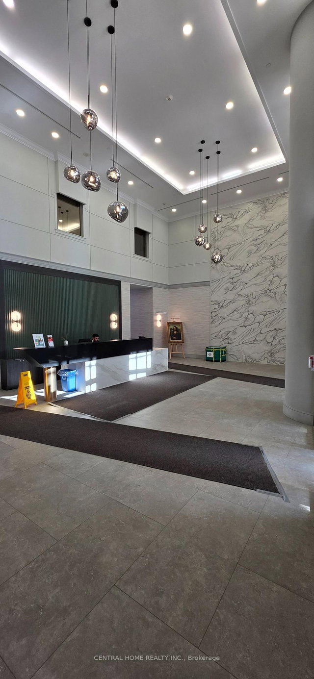 1905 - 18 Holmes Avenue