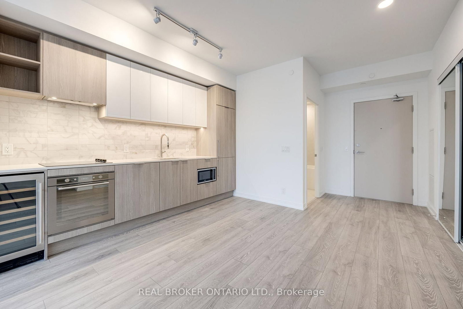 2020 Bathurst Street, Unit 311 - Photo 4