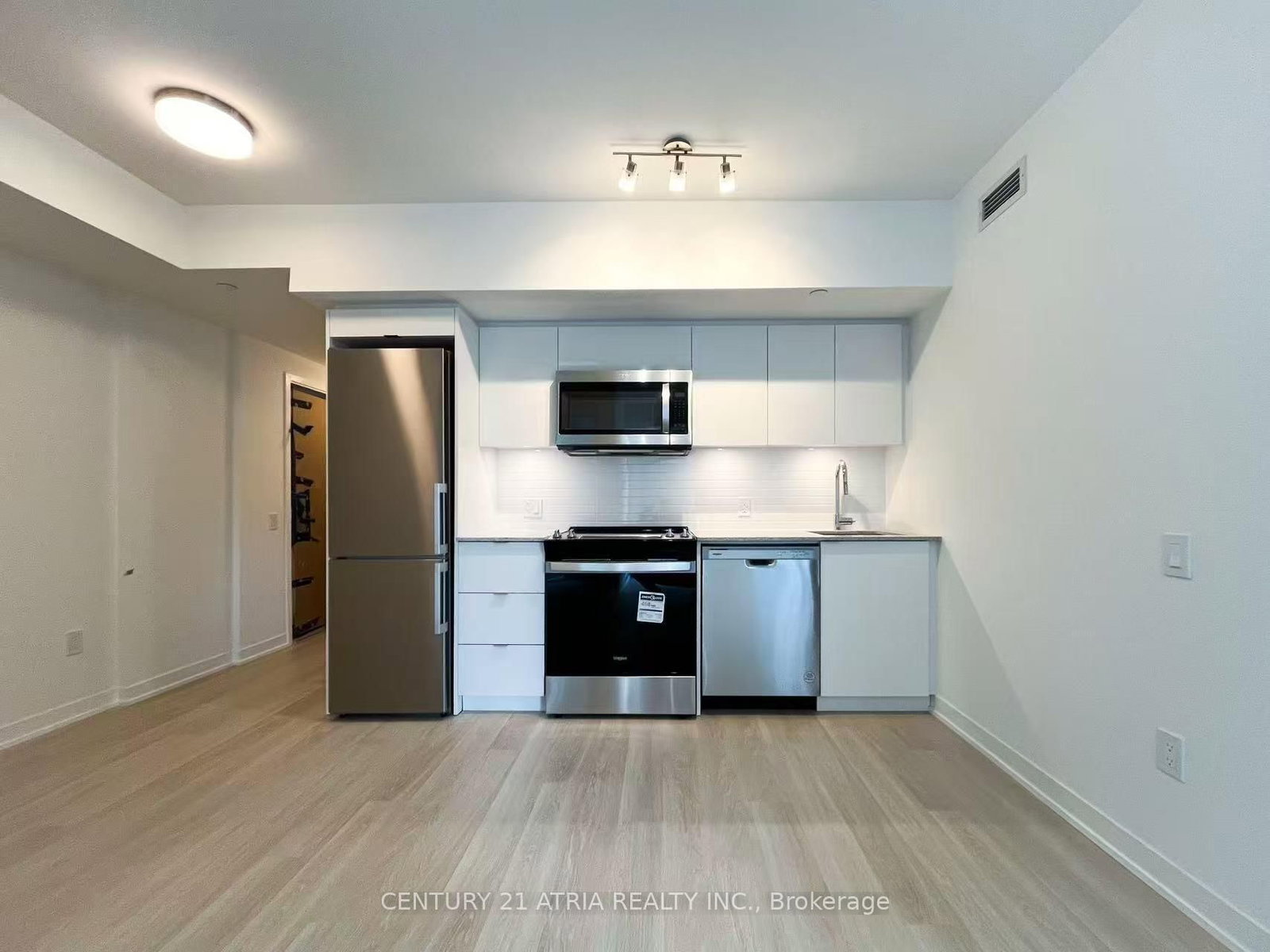 500 Wilson Avenue, Unit 604 - Photo 8