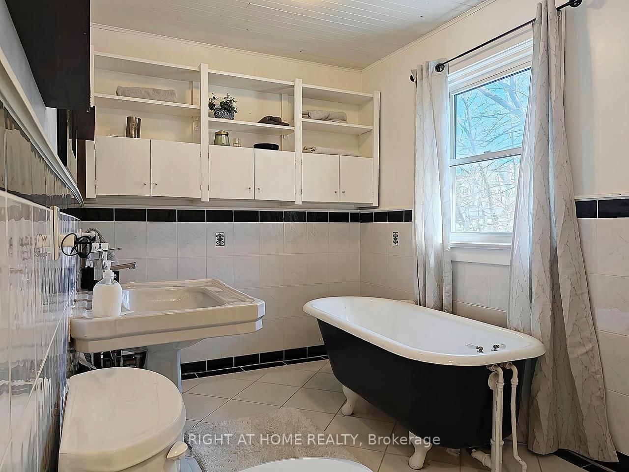 235 Soudan Avenue - Photo 17