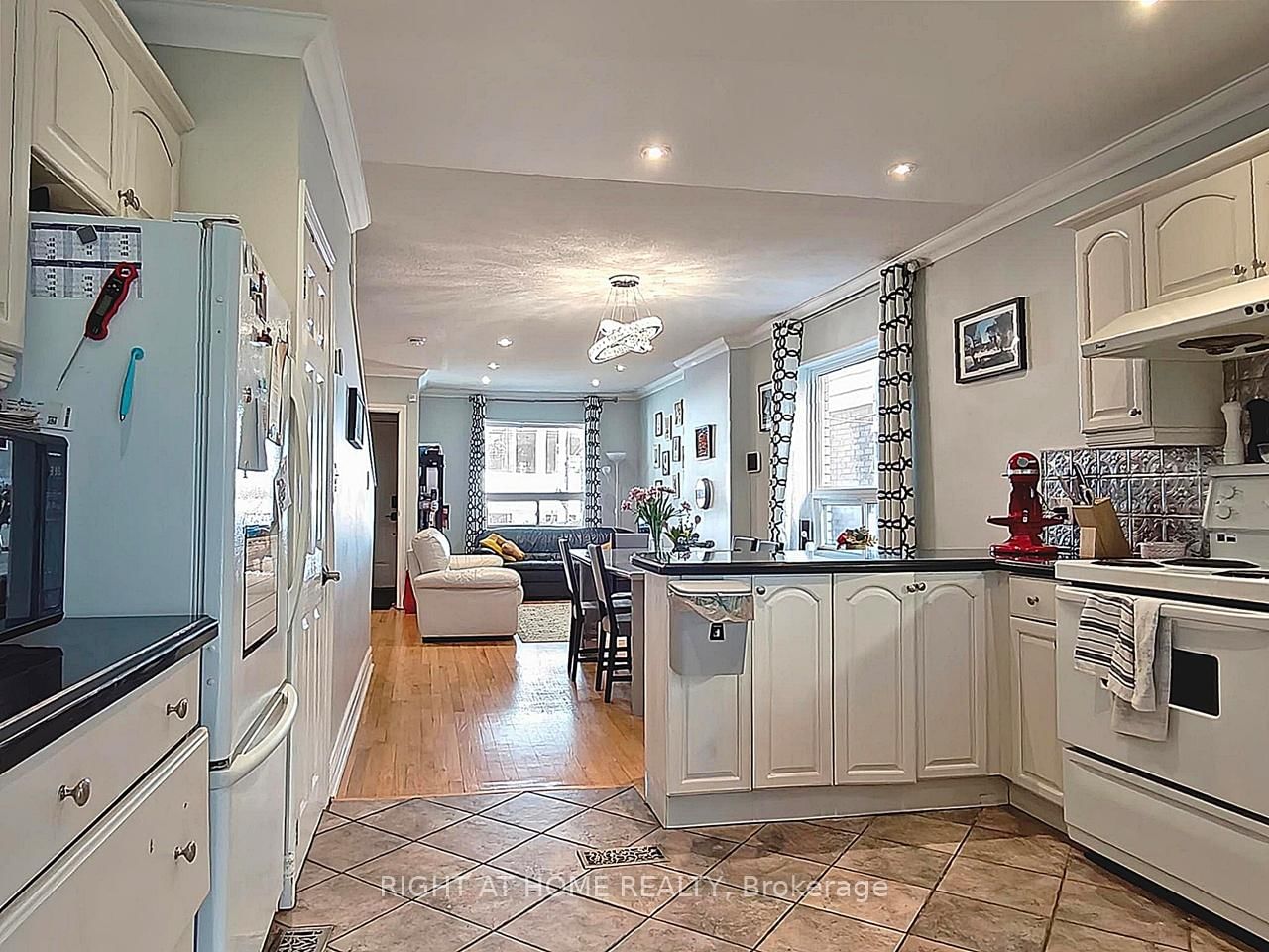 235 Soudan Avenue - Photo 5