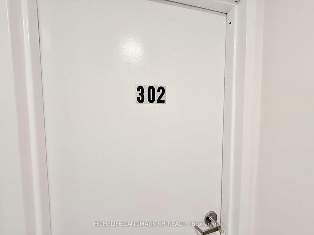 302 - 414 Dundas Street W