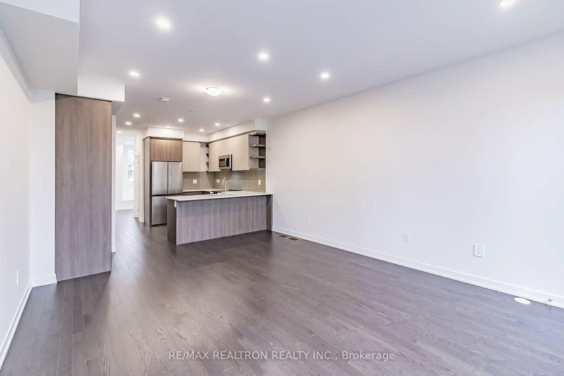 432 Lawrence Heights Way, Toronto, M6A 2M5 | Image 2