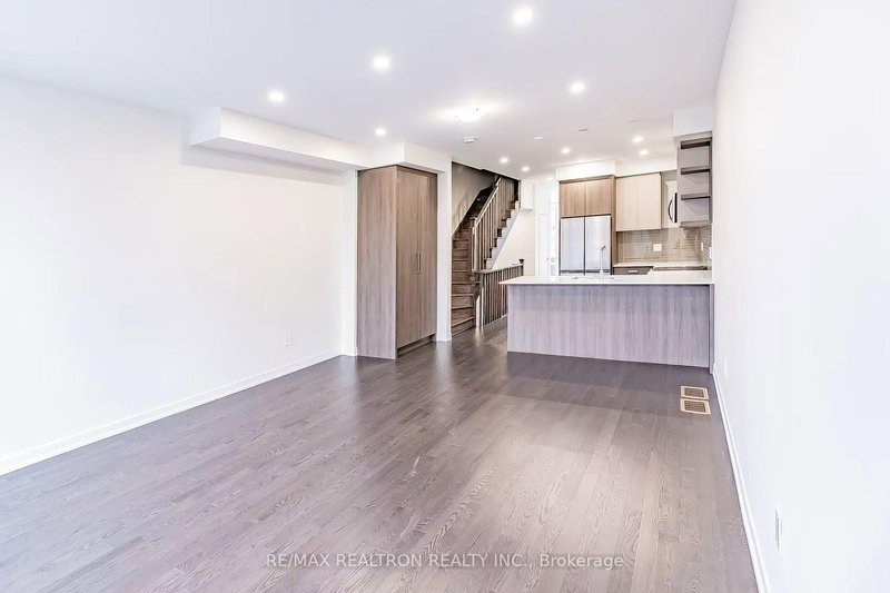 432 Lawrence Heights Way, Toronto, M6A 2M5 | Image 3