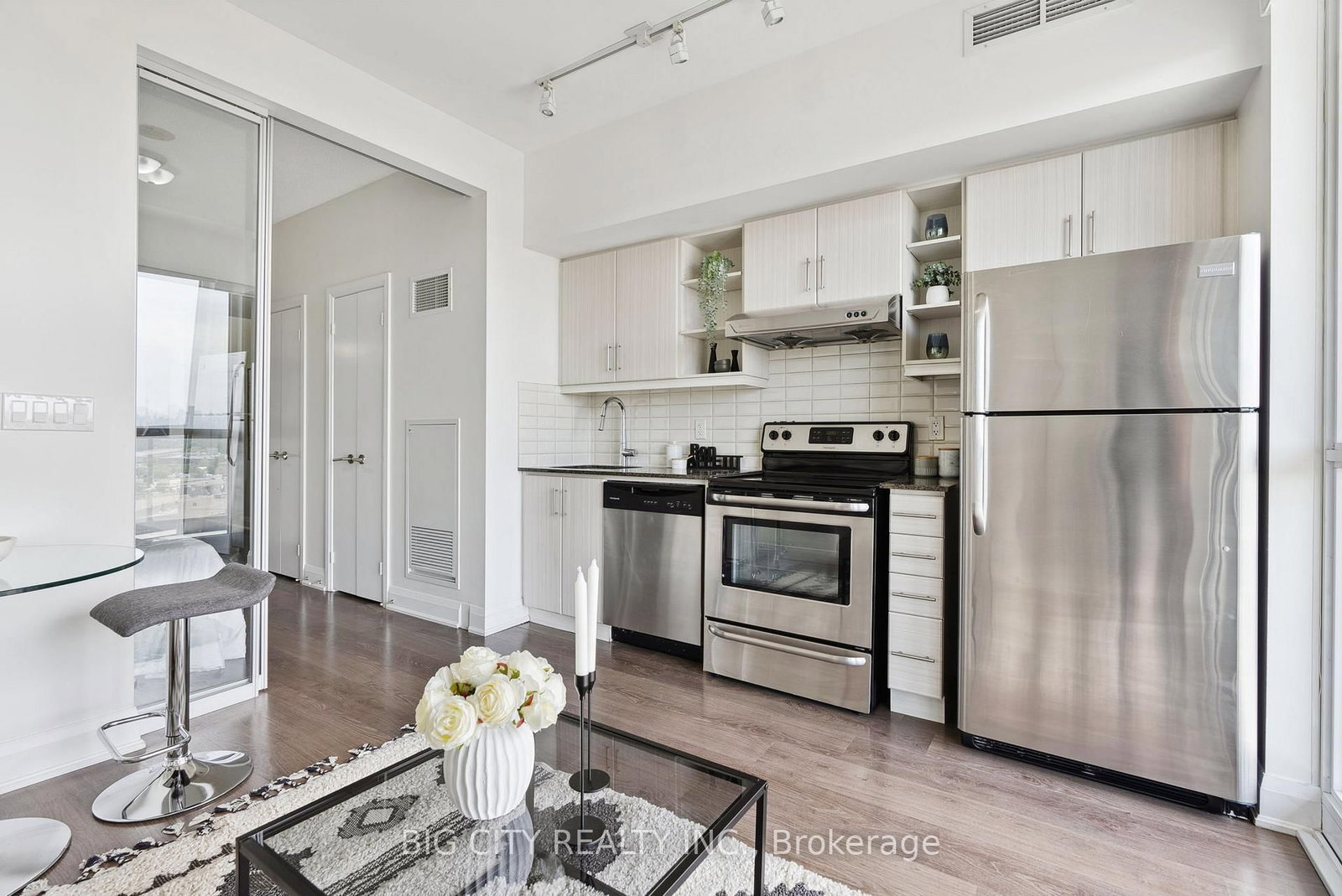 160 Vanderhoof Avenue, Unit 1609 - Photo 4